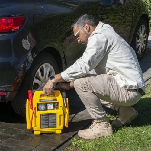 PowerPlus sárga gyorsindító/ bikázó 500mA kompresszorral POWX411